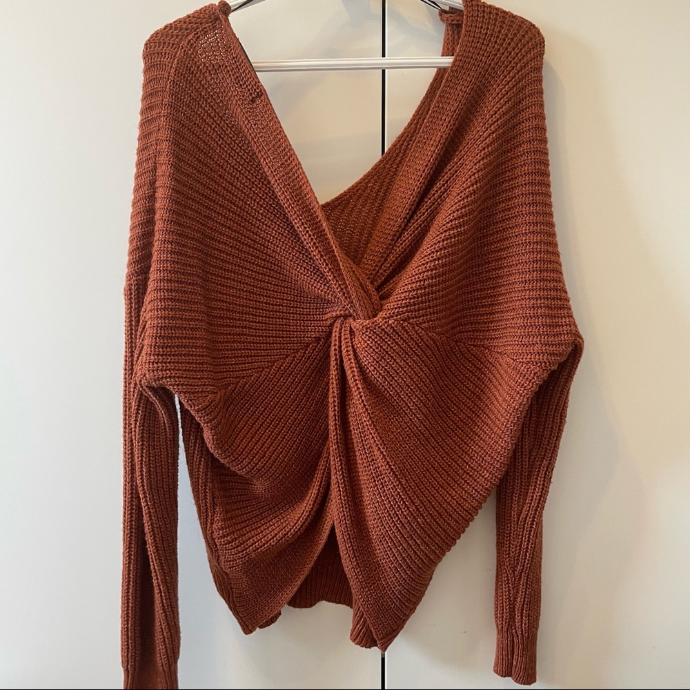 3/$25🌟F21 Twist Back Sweater